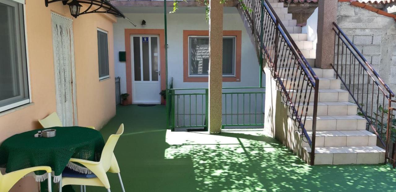 Apartman Gabriel Podgora Exterior foto